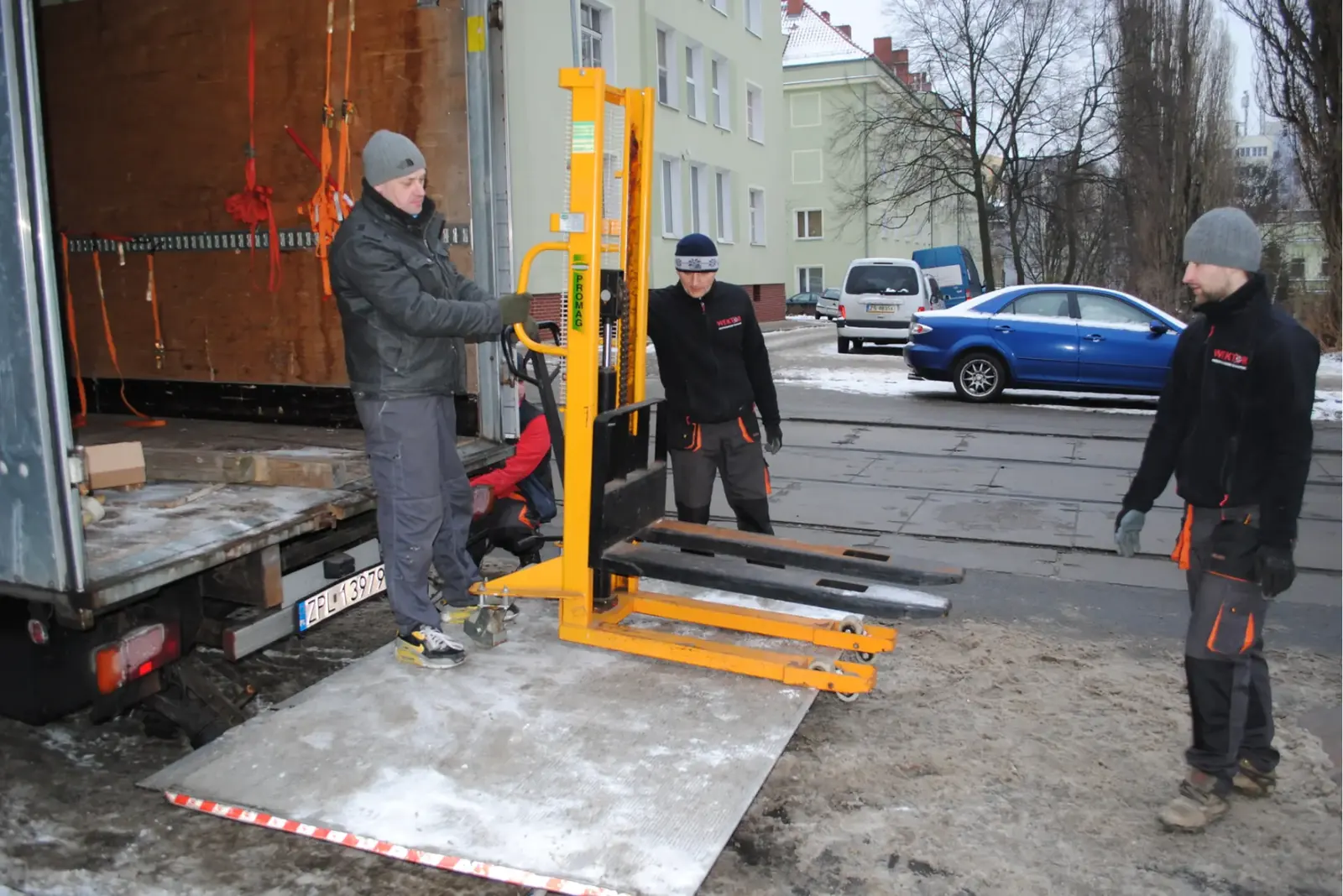 Pierwsze wózki transportowe wspierające pracę ekipy
